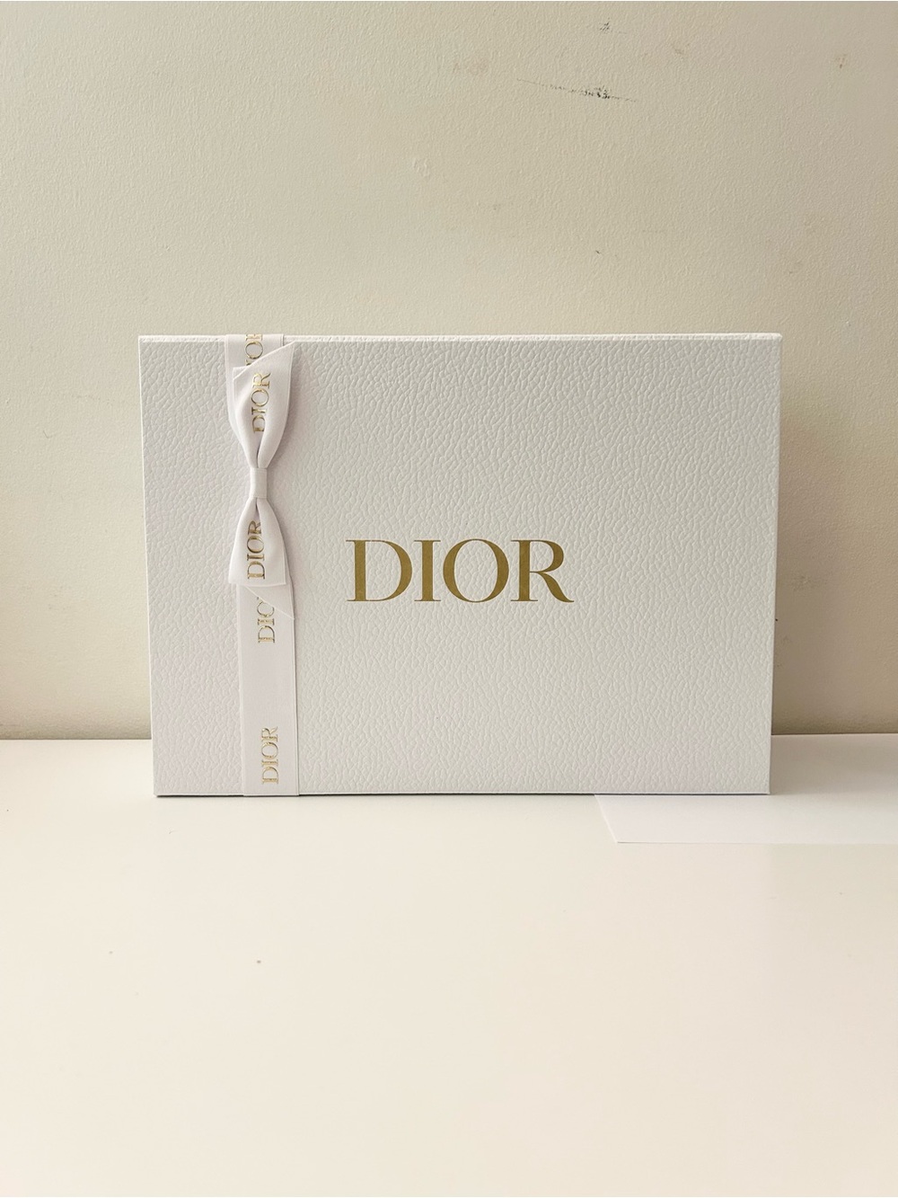 🌸DIOR Gift Box with white ribbon, card and tissue paper